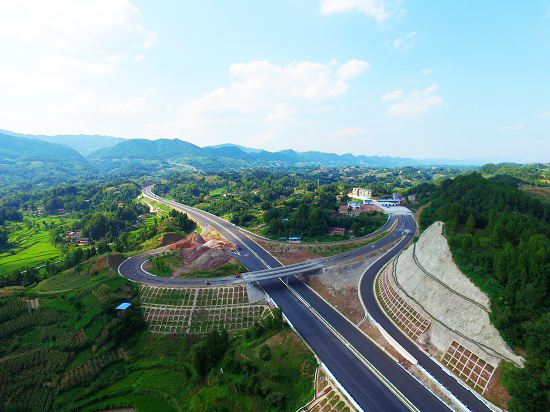 重庆梁忠高速建设现场